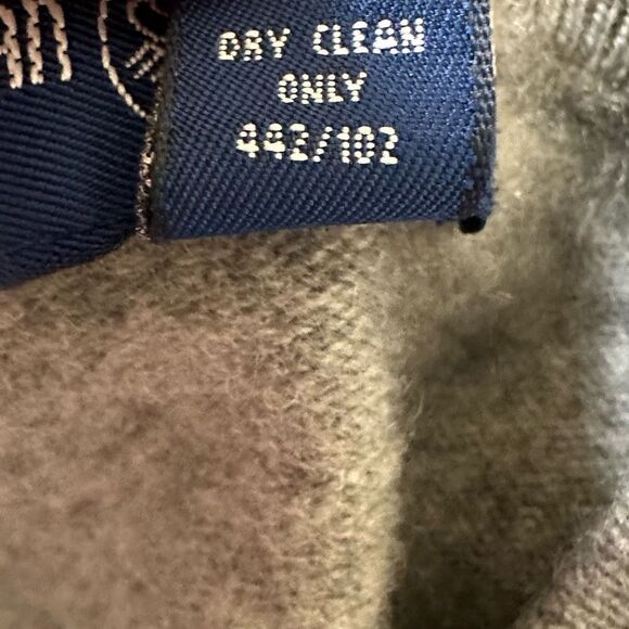 Alan Fusser 100% Cashmere Gray Vneck Sweater Mens Medium Timeless Closet Staple - Picture 9 of 9